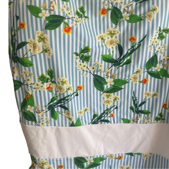 Dippin' Daisy's Floral One Piece Stellar in Spring Bloom Large - Picture 7 of 12